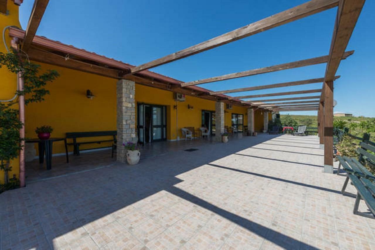 Cuaddus E Tellas Nuragus Bagian luar foto